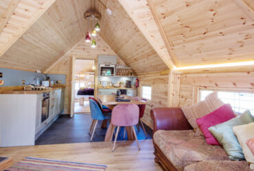 Camping Cabins - Kirnan Lodge Kitchen 2